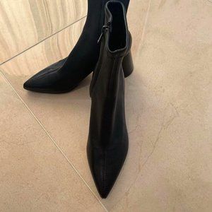 & Other Stories NWOT Black Leather Pointed Round Heel Ankle Boots